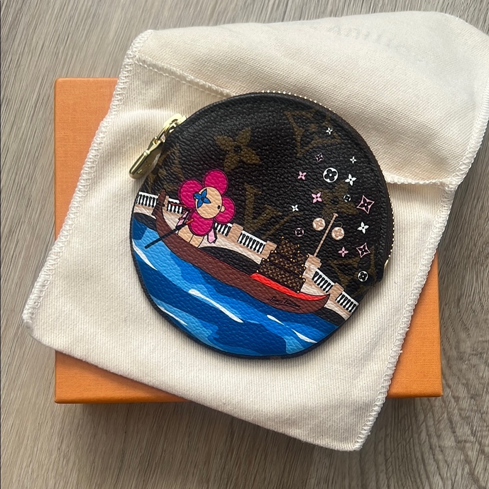 LOUIS VUITTON NWT Round Coin Purse Venice Vivienne 2019 Holiday Animation